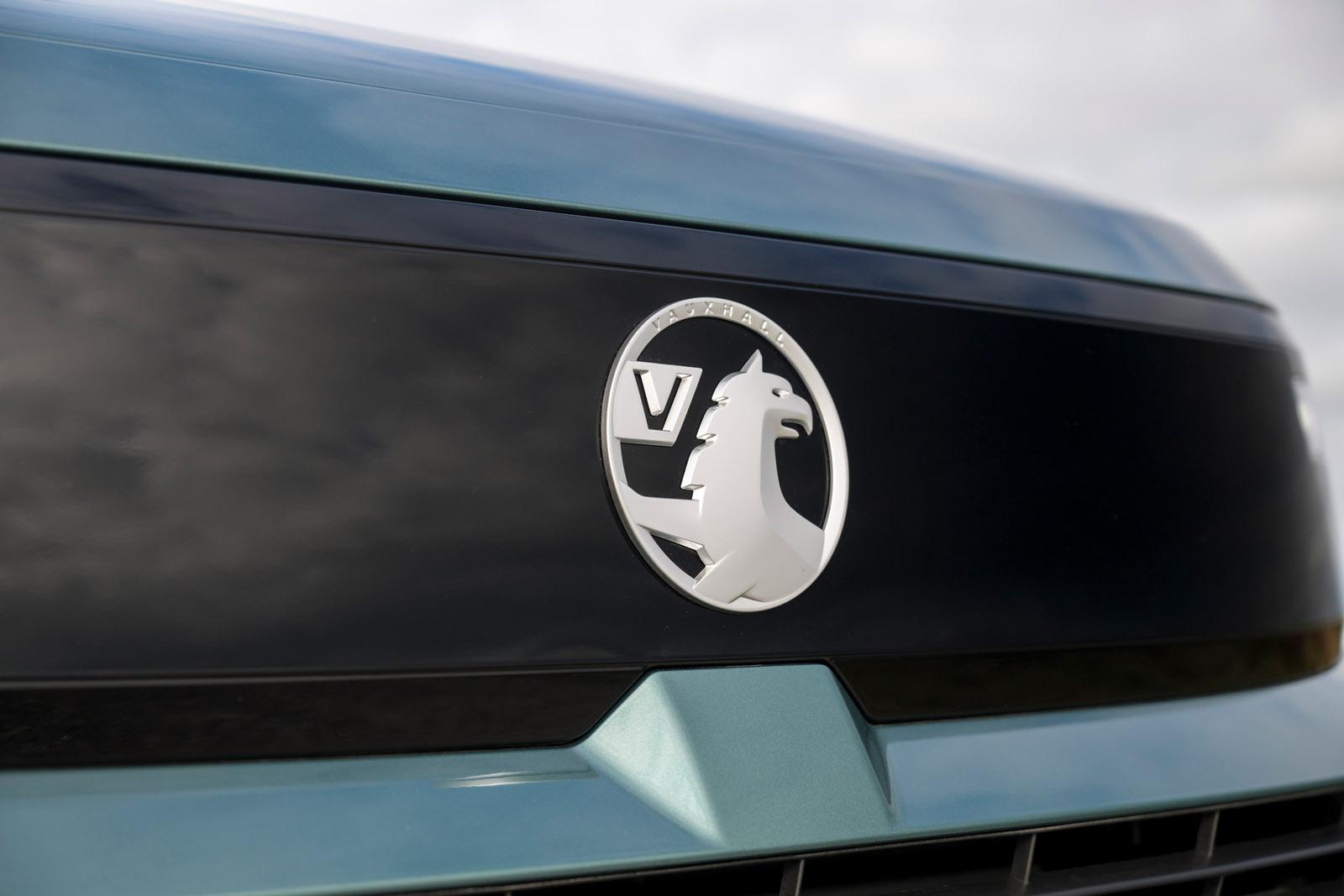 Vauxhall Frontera front badge