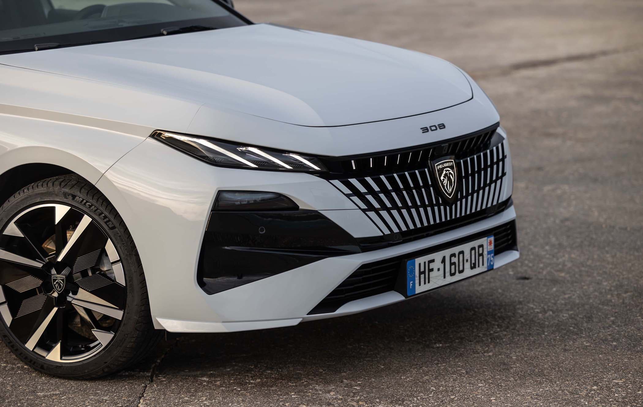 Peugeot 308 front end, close-up